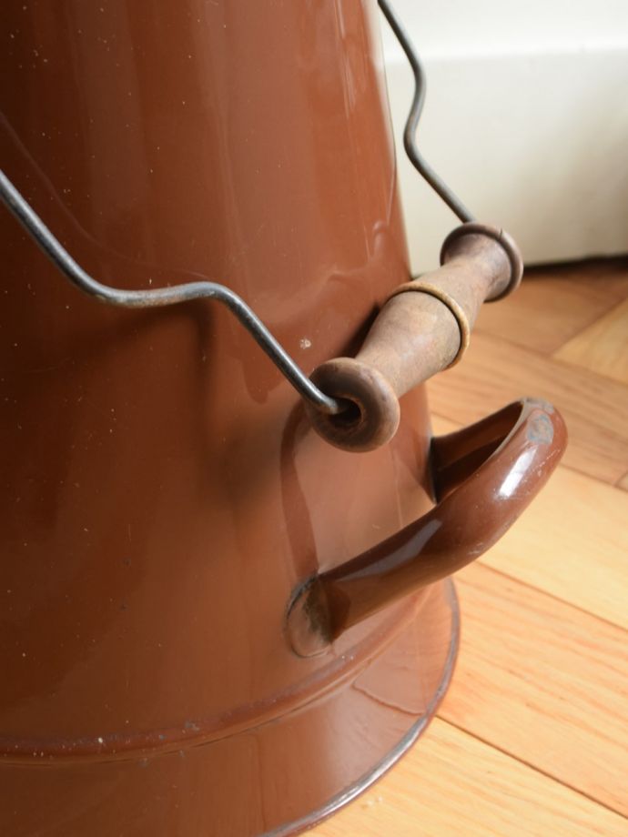 アンティーク琺瑯のジャグ