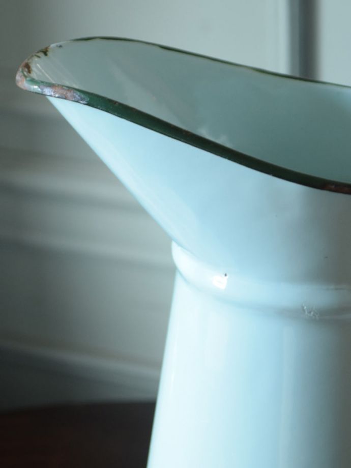 アンティーク琺瑯のジャグ