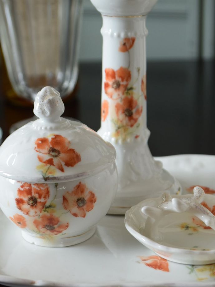 アンティークの陶磁器のドレッシングセット