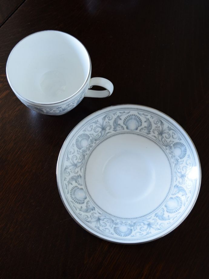 英国アンティークのおしゃれな食器