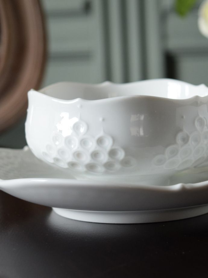 マイセン（Meissen）のアンティーク食器、ホワイトレリーフシリーズの