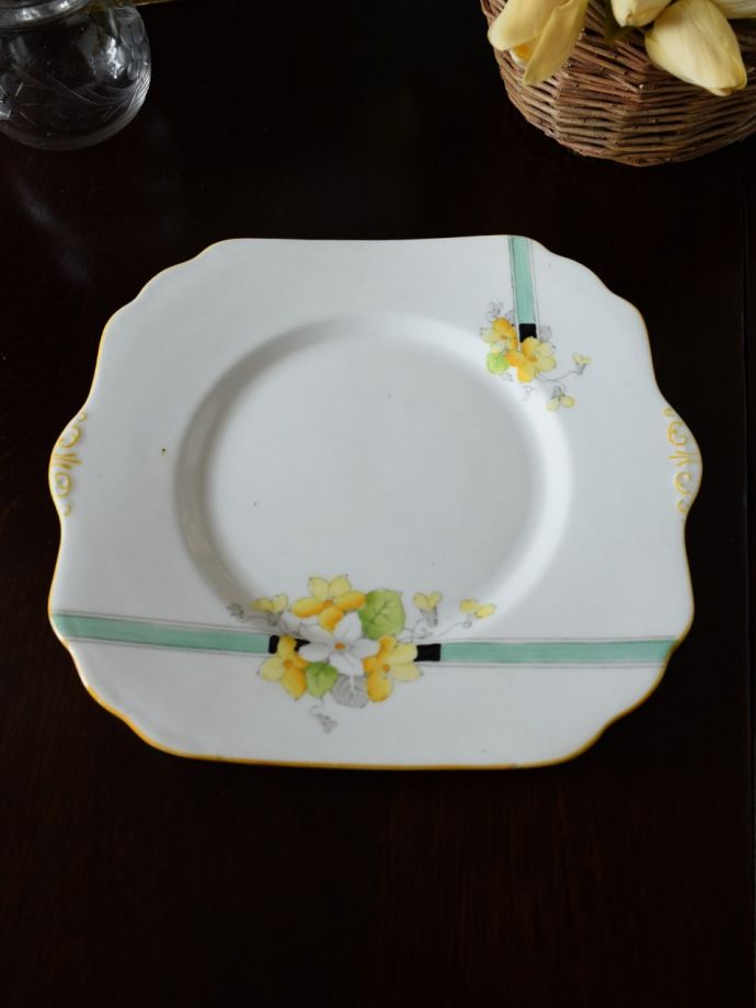 英国アンティークのおしゃれな食器