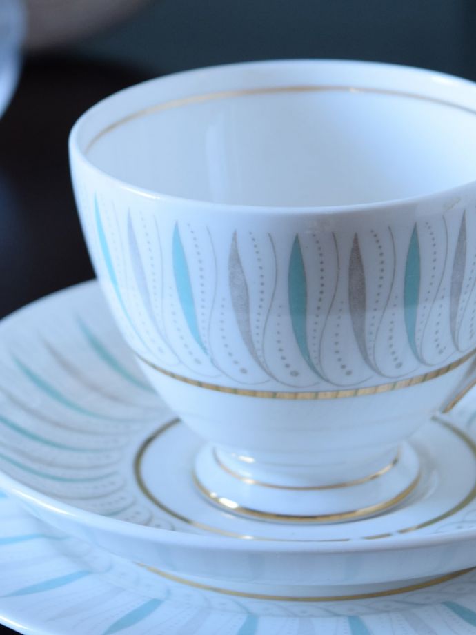 クィーンアンのカップ&ソーサー(トリオ)