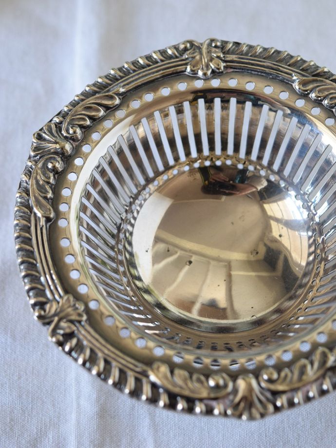 英国アンティークシルバーの器