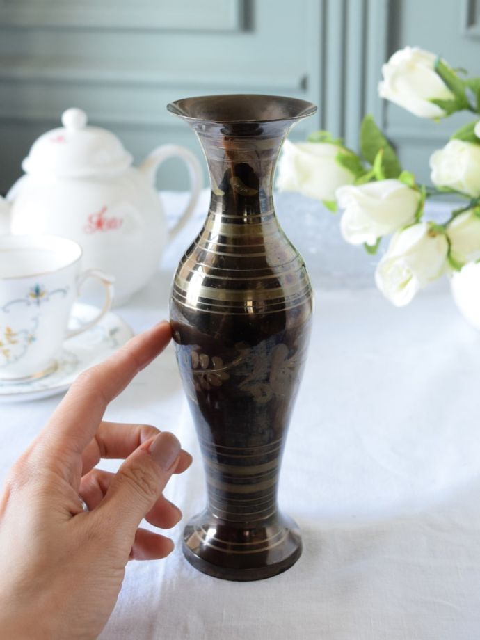 おしゃれな真鍮の花瓶