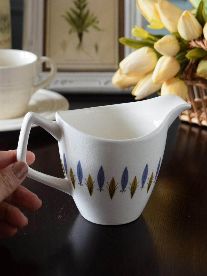 陶磁器のミルクピッチャー