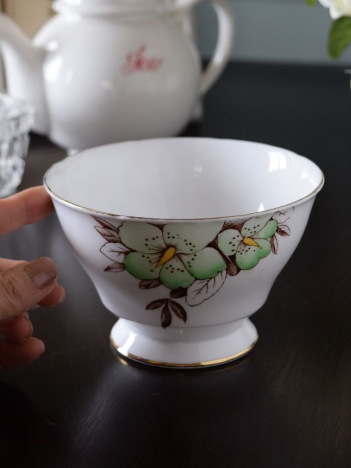 陶磁器のシュガーボウル