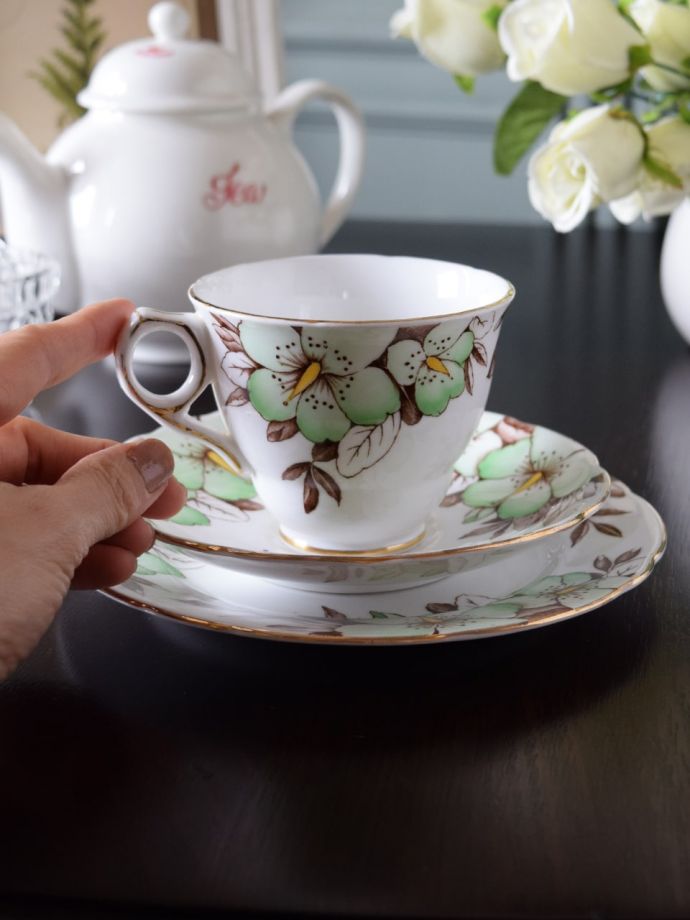 イギリスのカップ&ソーサー(トリオ)