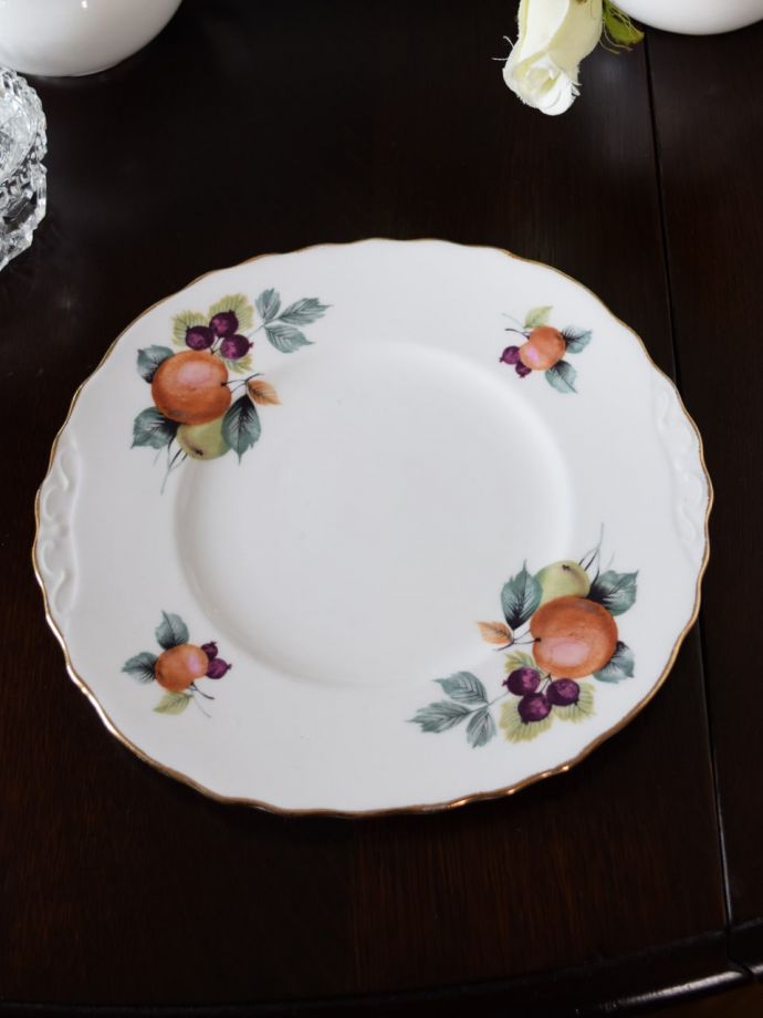 英国アンティークのおしゃれな食器