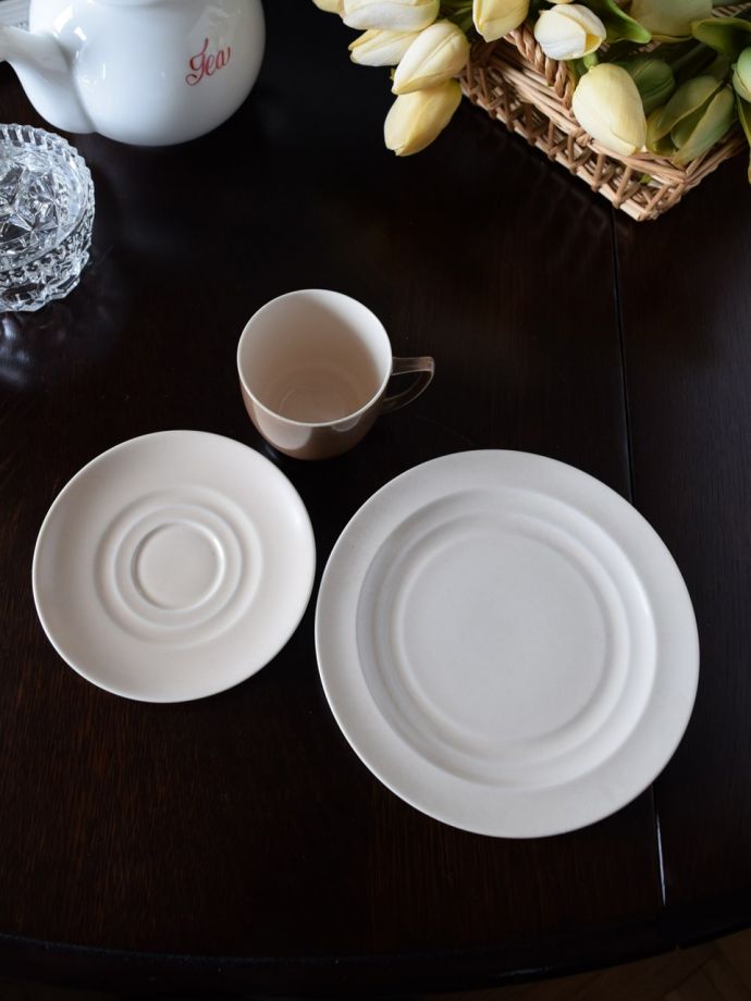 英国アンティークのおしゃれな食器