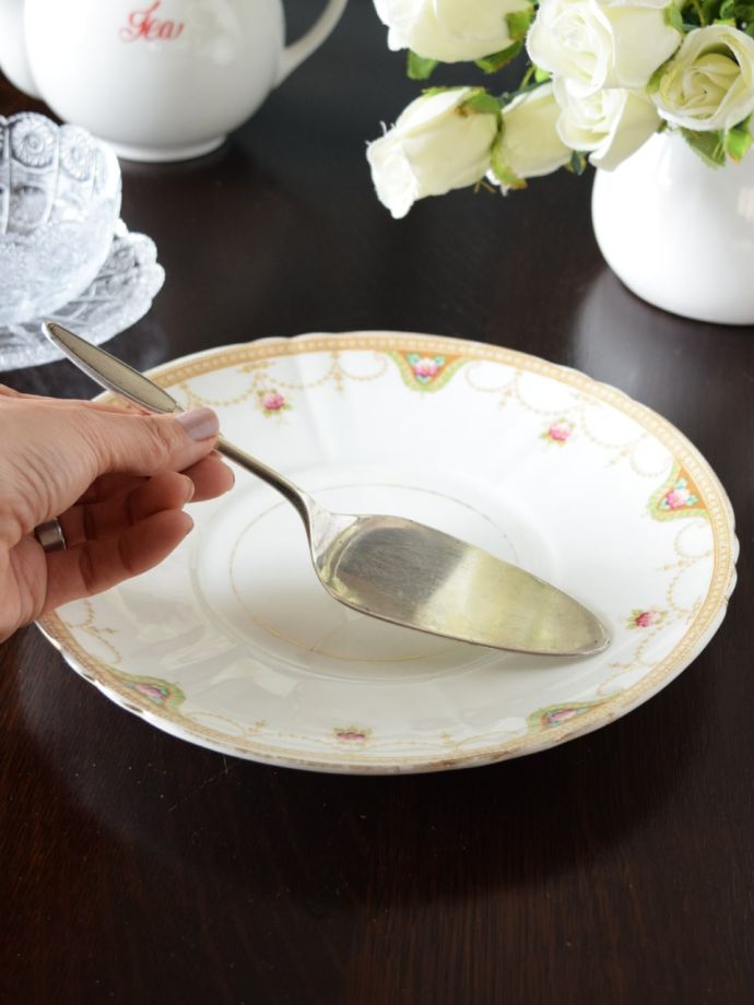 英国で出会った銀のカトラリー、アンティークシルバープレートのケーキ