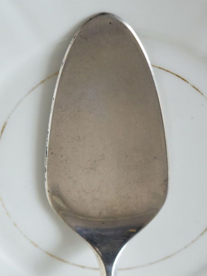 英国で出会った銀のカトラリー、アンティークシルバープレートのケーキ