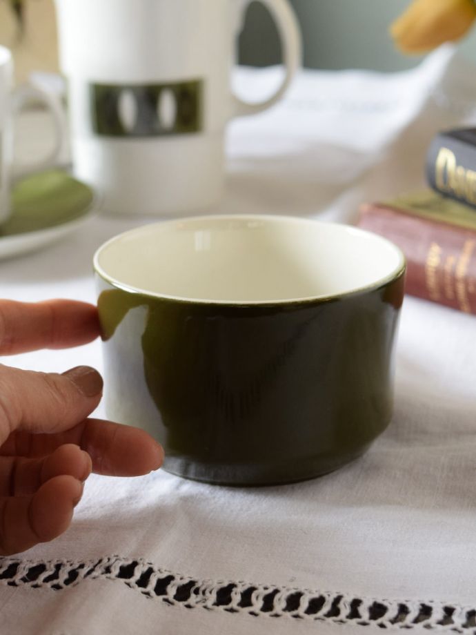 陶磁器のシュガーボウル