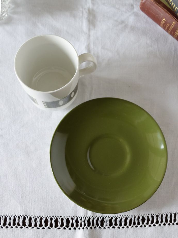 英国アンティークのおしゃれな食器