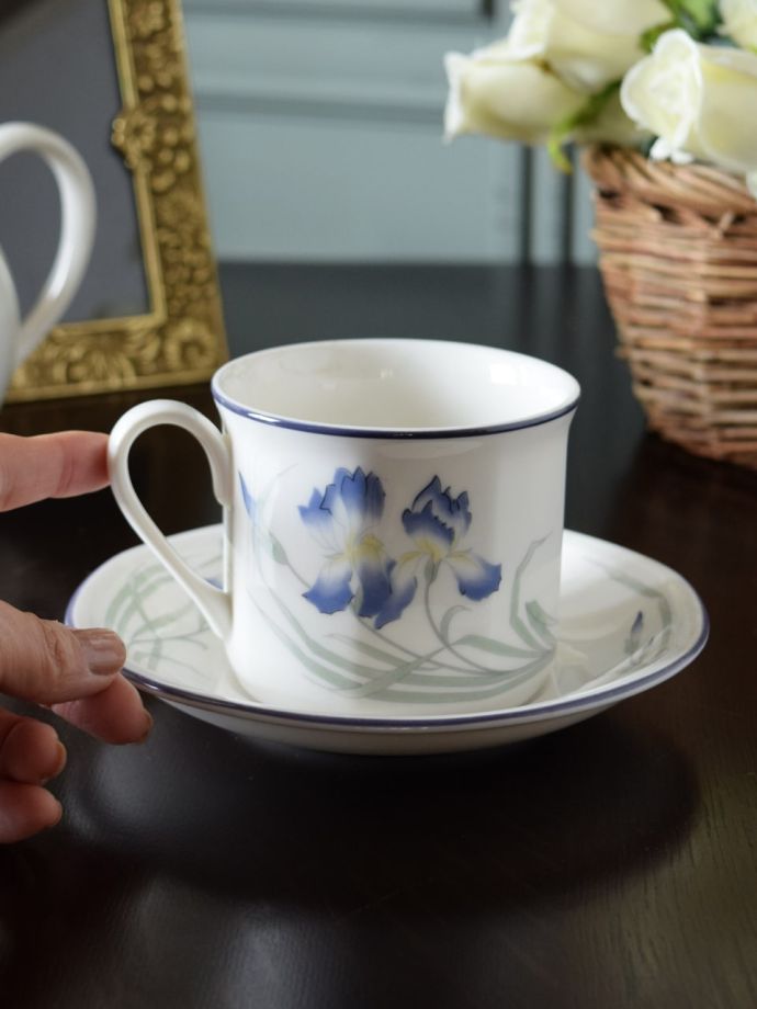 ロイヤルドルトンのカップ&ソーサー