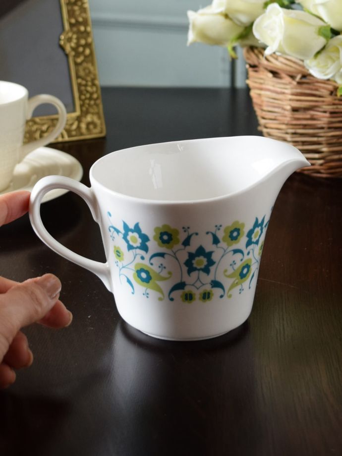 陶磁器のミルクピッチャー