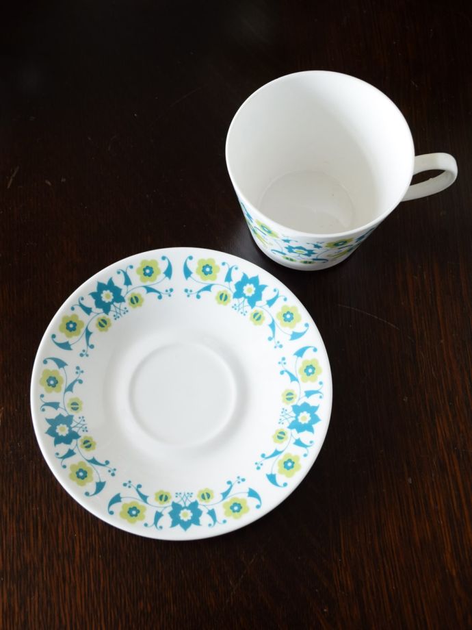 英国アンティークのおしゃれな食器