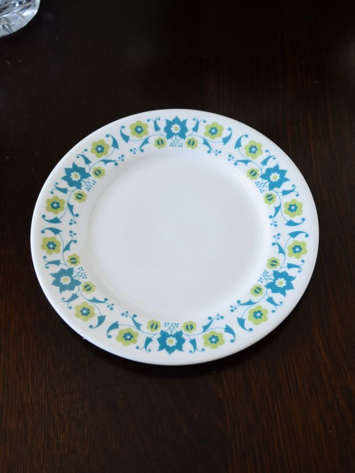 英国アンティークのおしゃれな食器