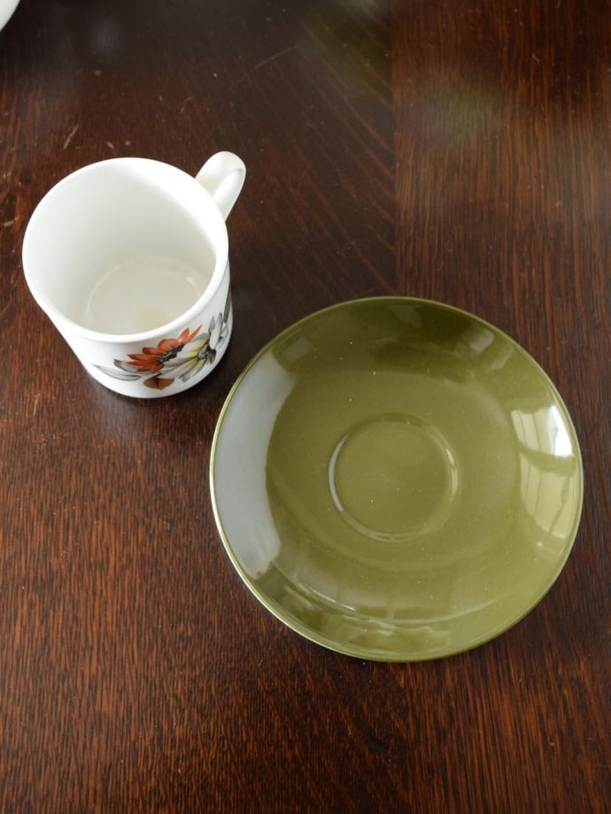 英国アンティークのおしゃれな食器