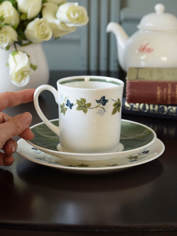 スージークーパーのカップ&ソーサー(トリオ)