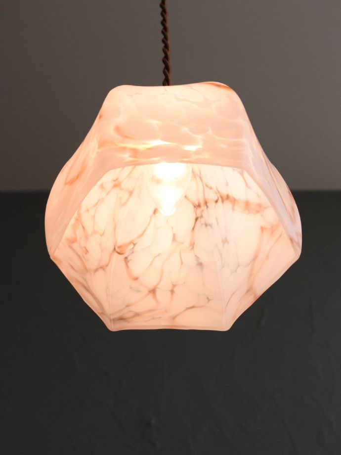 アンティーク照明の美しい灯り