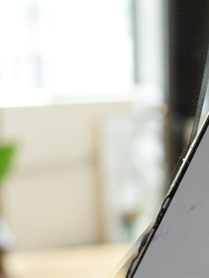 厚みが魅力のアンティークミラー