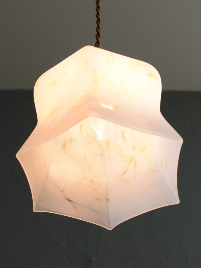 アンティーク照明の美しい灯り