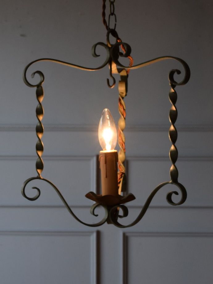 シャンデリアの灯り