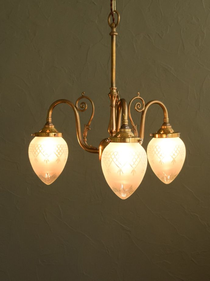 シャンデリアの灯り