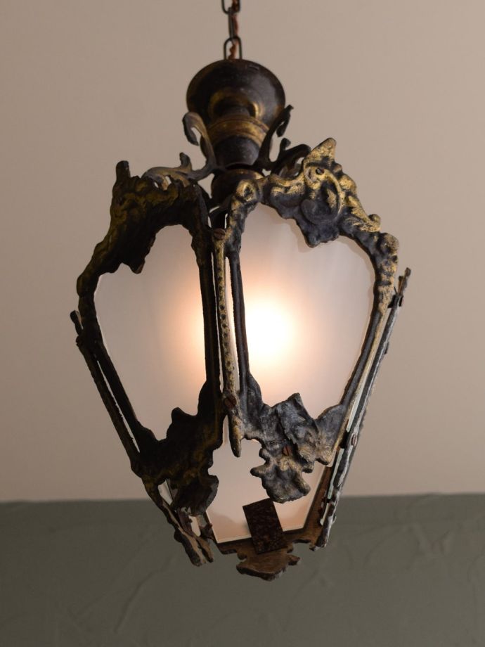 アンティーク照明の美しい灯り