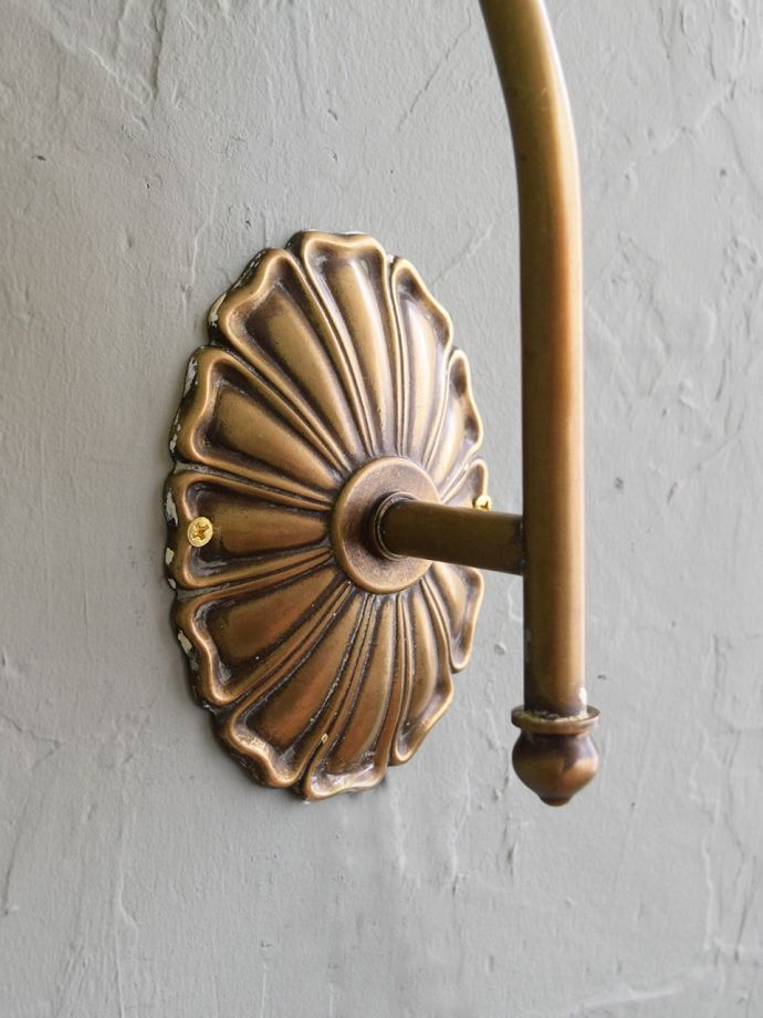 壁付け照明の土台部分