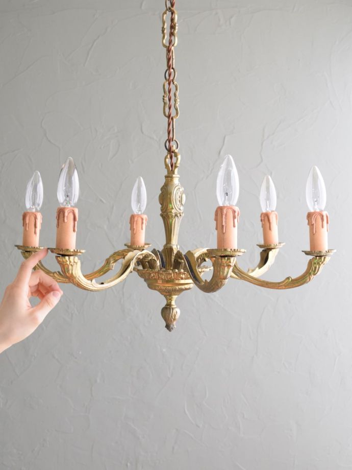 アンティークの真鍮製シャンデリア