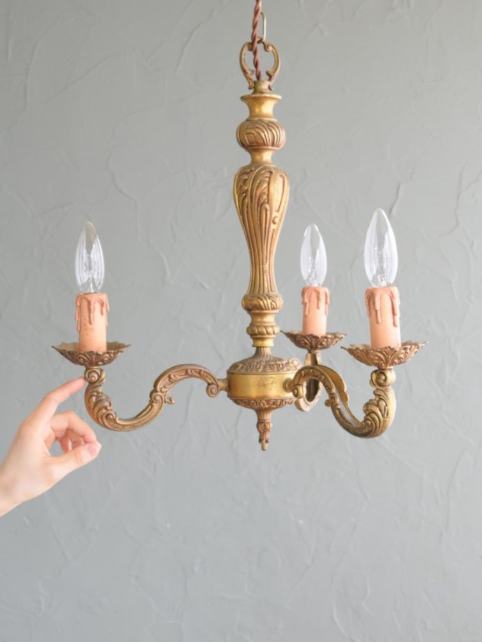 アンティークの真鍮製シャンデリア