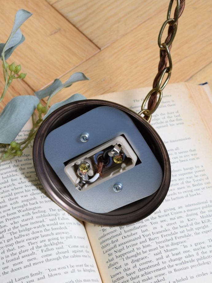 シャンデリアの取り付け方