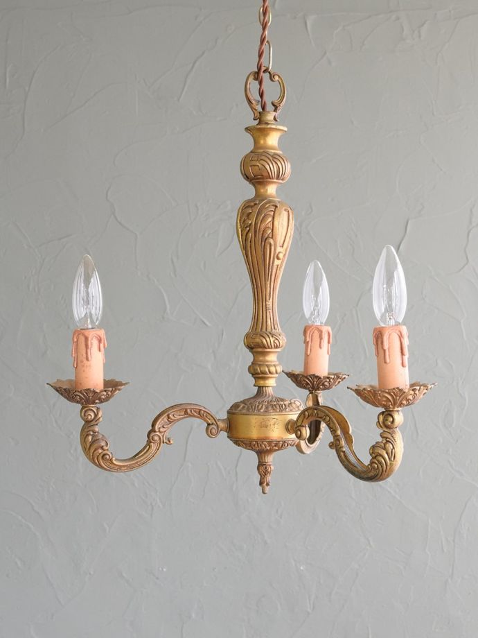 シャンデリアの灯り