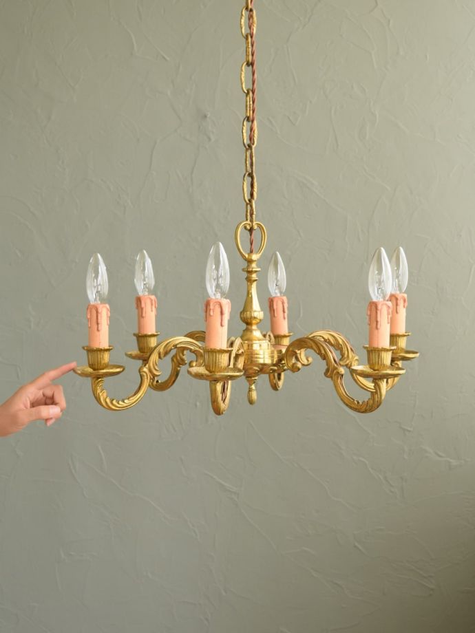 アンティークの真鍮製シャンデリア