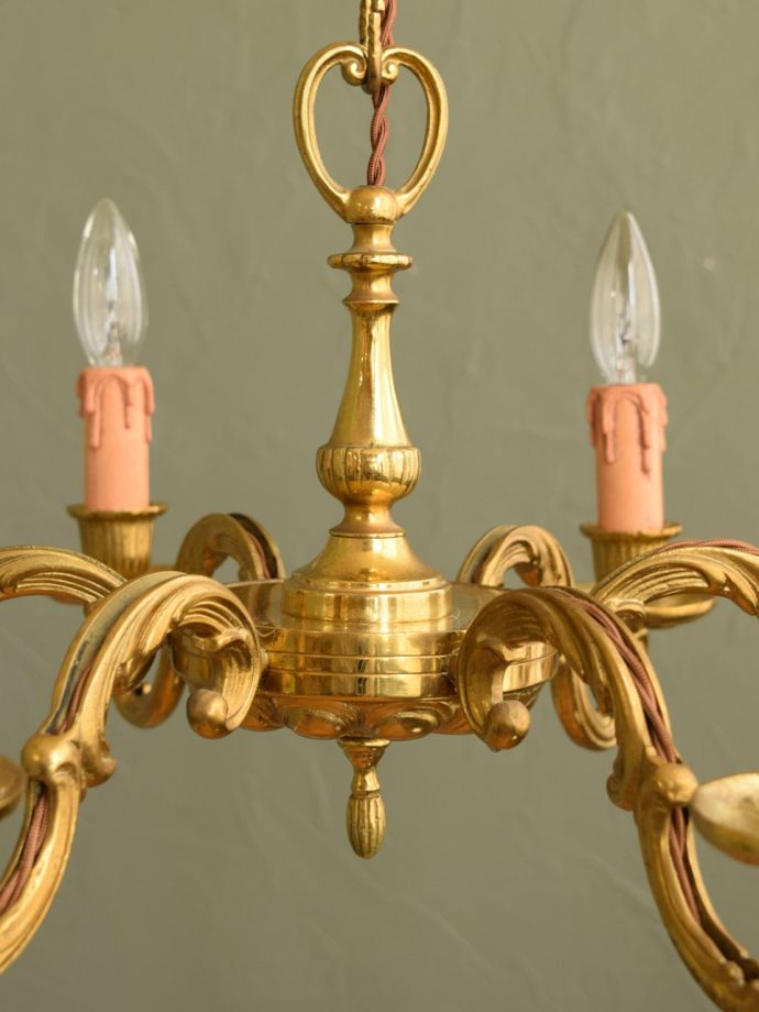 真鍮のシャンデリア