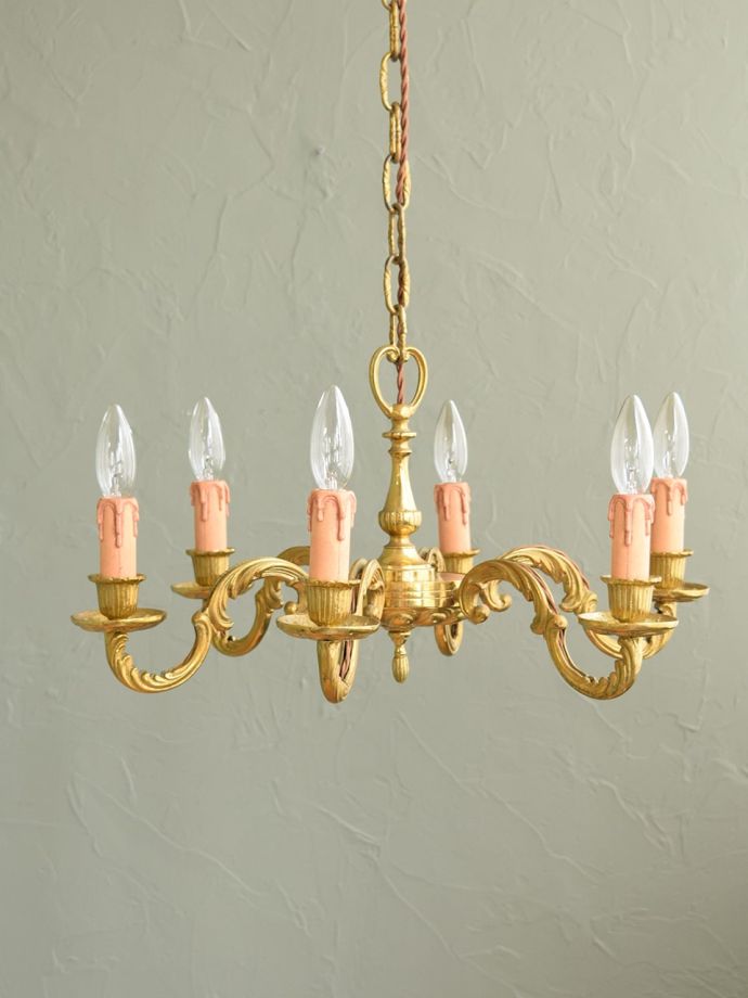 シャンデリアの灯り