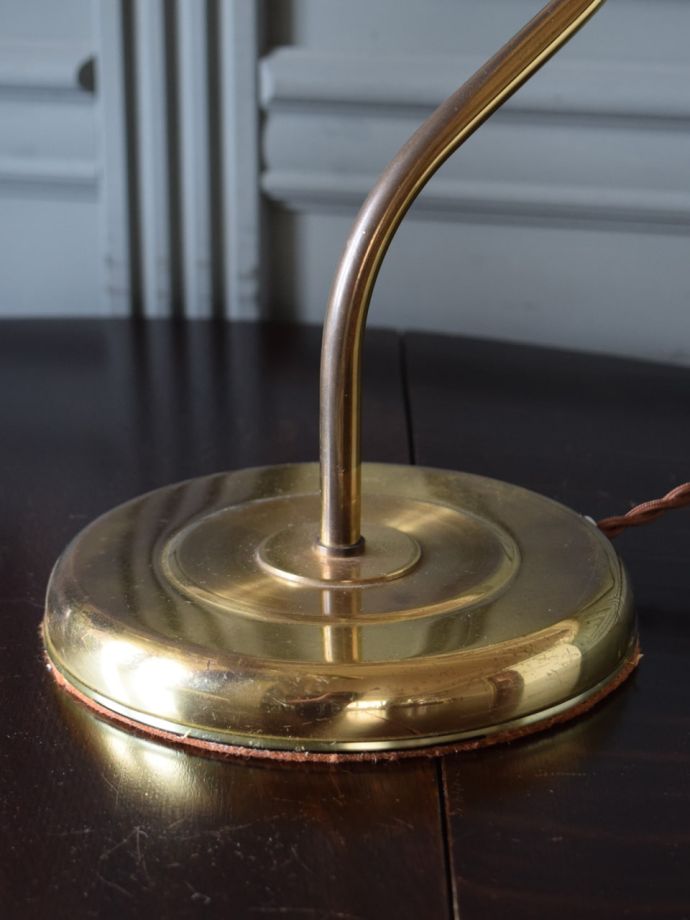 英国のアンティーク照明、 ゴールド色のデスクランプ（2灯）(E17