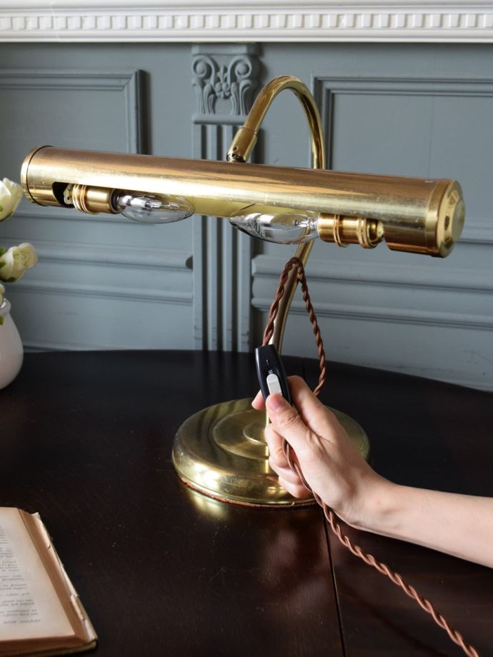 デスクランプのスイッチ