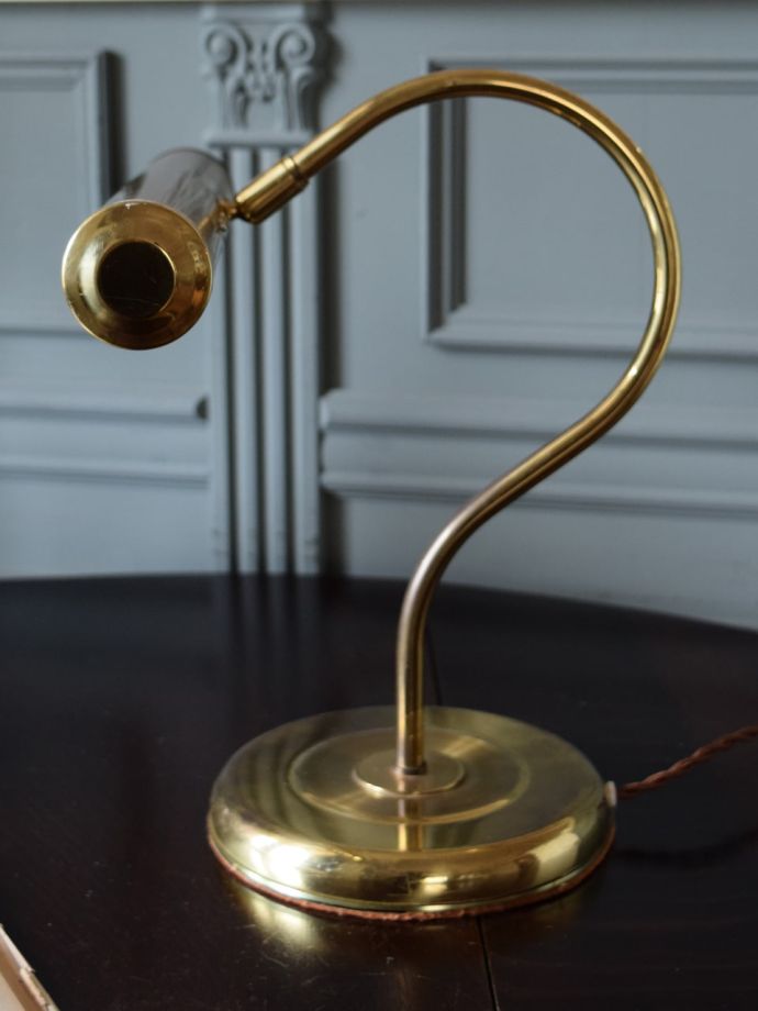 デスクランプの角度調節