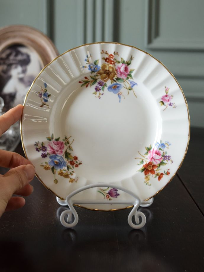 英国アンティークのおしゃれな食器