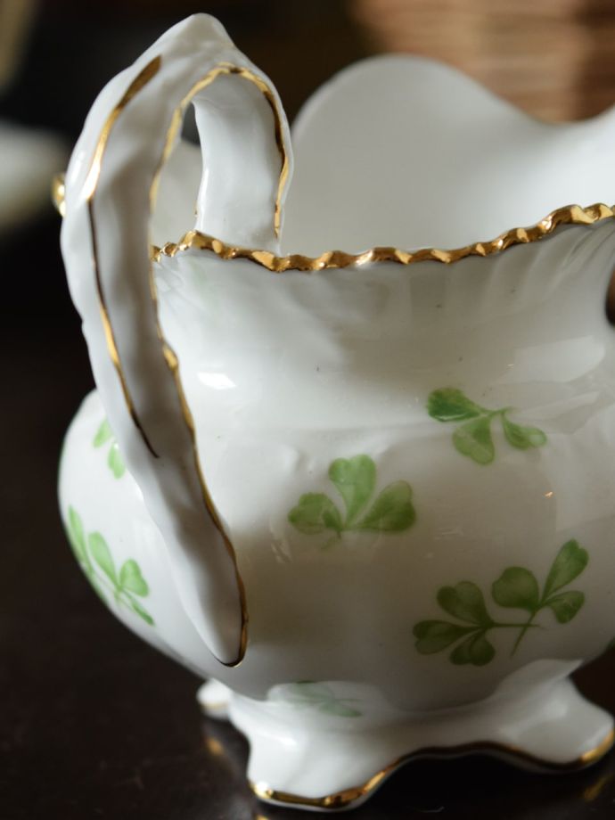 エインズレイ窯のアンティーク食器、クローバーが可愛いミルク