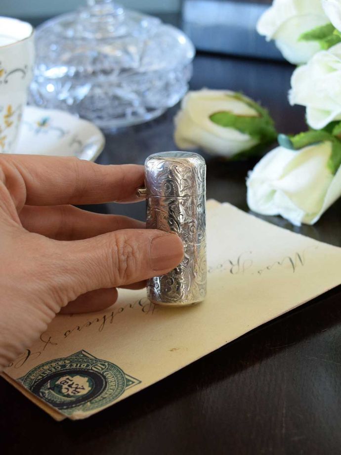 アンティークのおしゃれな携帯用香水入れ、シルバープレートの