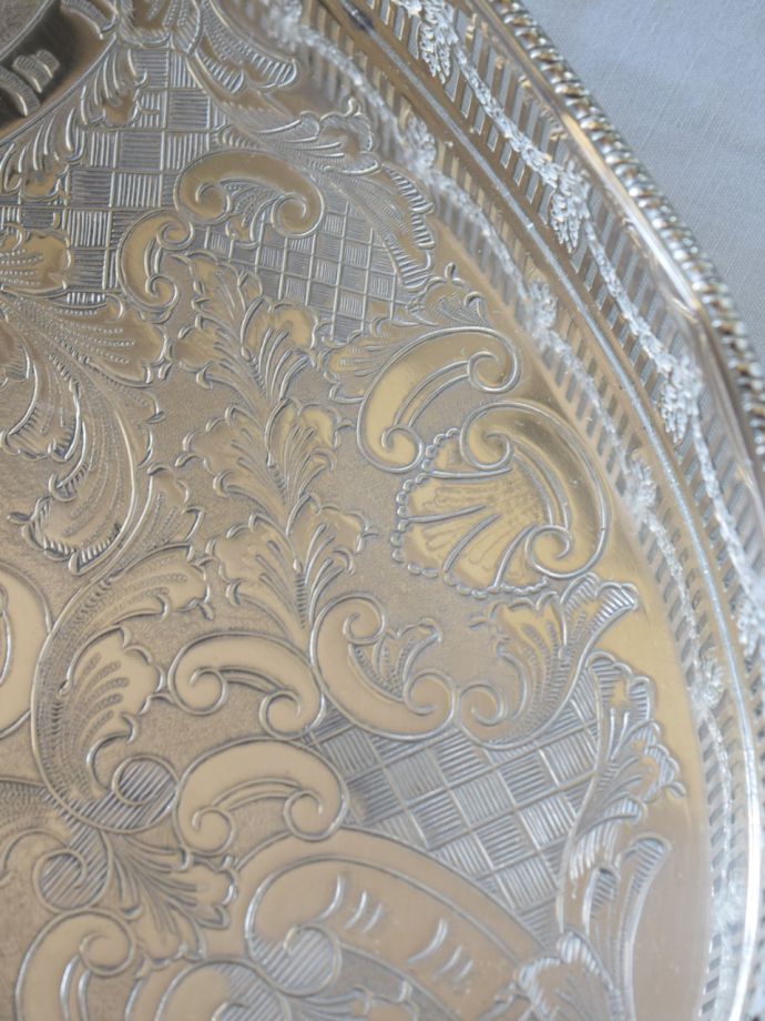 シルバープレートのアンティーク雑貨、透かし彫りが美しいギャラリー