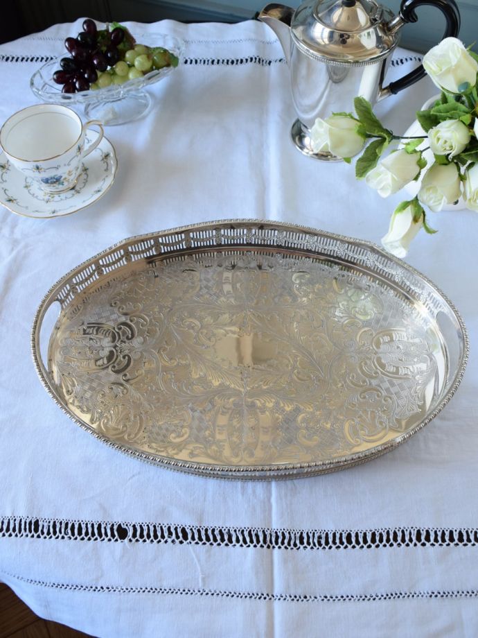 シルバープレートのアンティーク雑貨、透かし彫りが美しいギャラリー