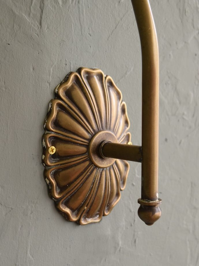 壁付け照明の土台部分