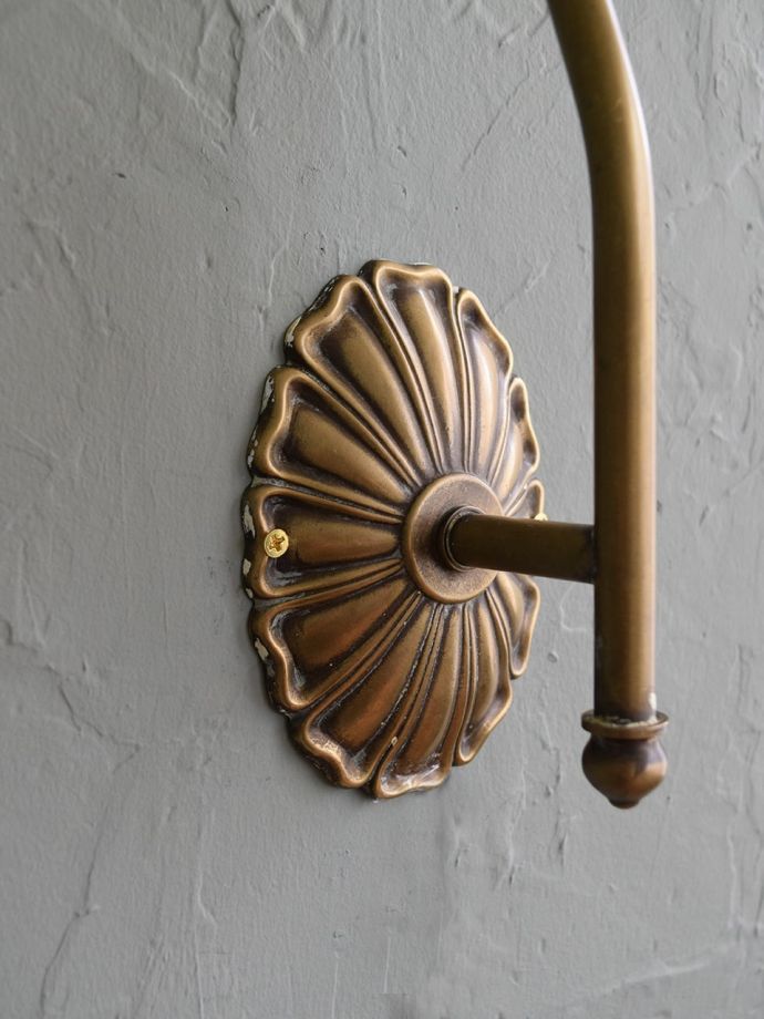 壁付け照明の土台部分