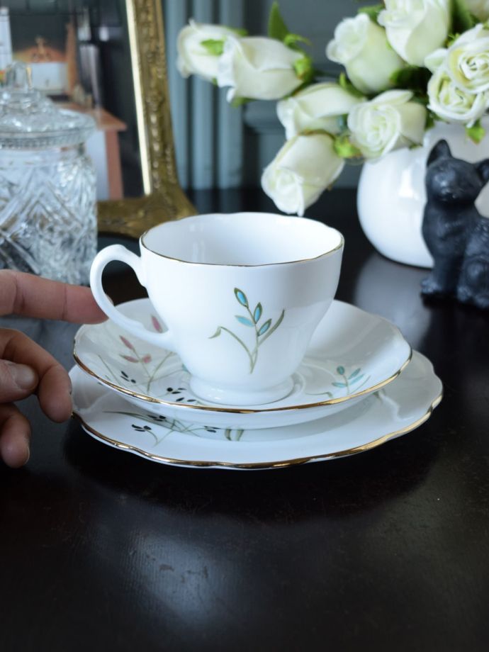 イギリスのカップ＆ソーサー(トリオ)