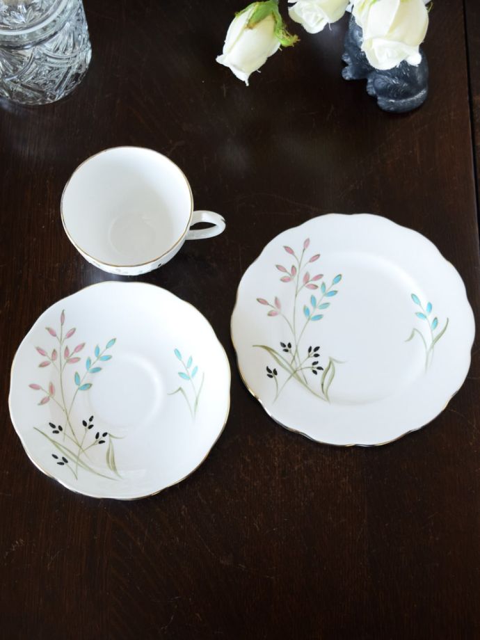 英国アンティークのおしゃれな食器